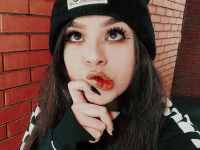 Garota Transgênero 
(YouTuber Thiessita)