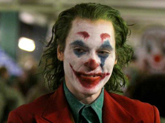 Joaquin Phoenix - CORINGA