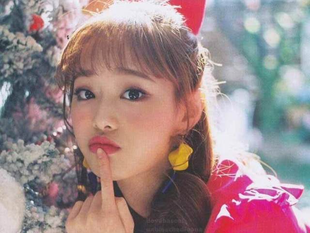 Chuu
( LOONA )