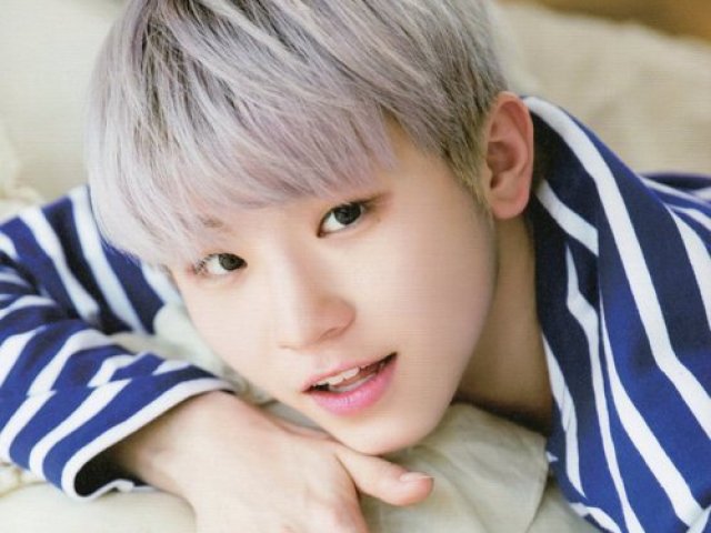 Woozi
( Seventeen )