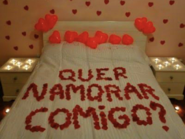 Cheio de rosas na cama😍
