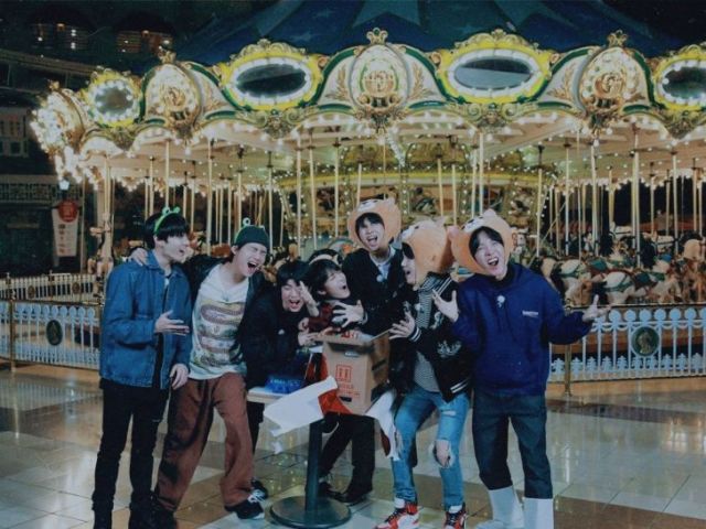 Monte o seu passeio no parque de diversões ideal e descubra qual membro do BTS iria com você!