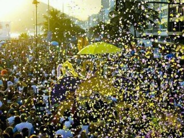 em um bloquinho de carnaval né