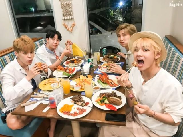 Escolhas as suas refeições e descubra qual membro do BTS te chamaria para sair!
