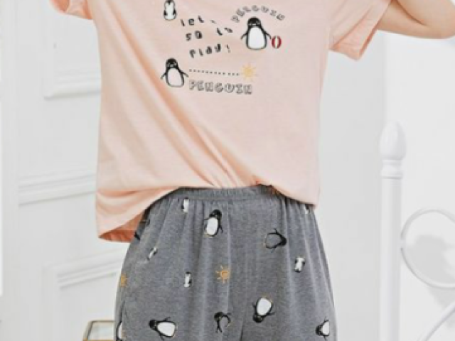 Calça e blusa larga de pinguim
Bem confortável ❤