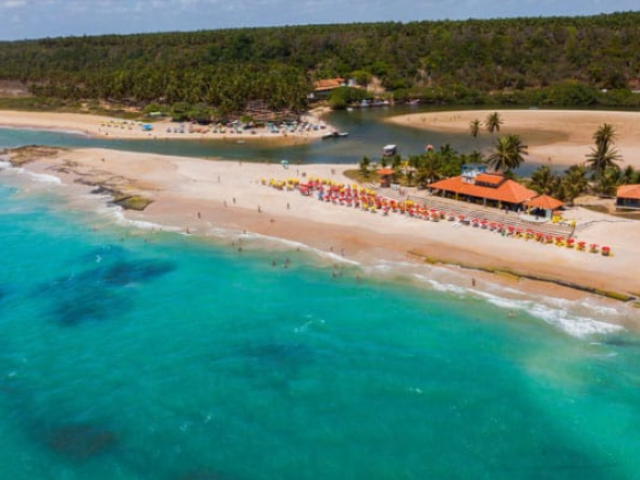 Alguma praia do Brasil