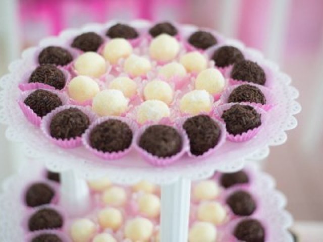 algo simples, somente brigadeiros e beijinhos