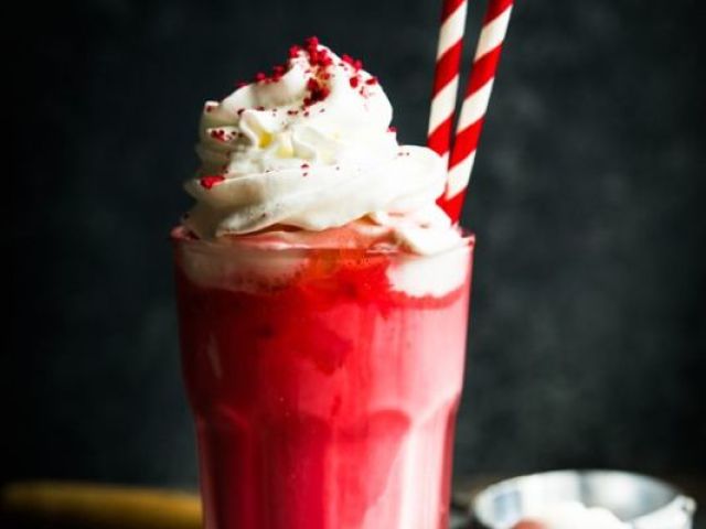 Rustic cherry milkshake, tradução (Milkshake de cereja rustico)