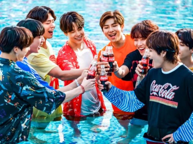 Monte a sua festa na piscina e descubra quem do BTS iria!