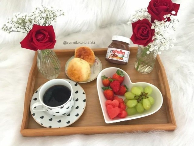 Fruta,Nutella,pão de queijo e café ou chá