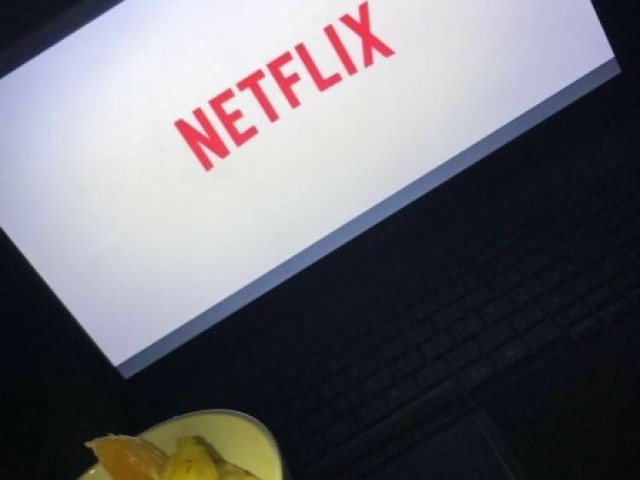 rolê? só se for rolêinacama porque ficar em casa é bem melhor, afinal netflix é minha outra melhor amiga. 🥰