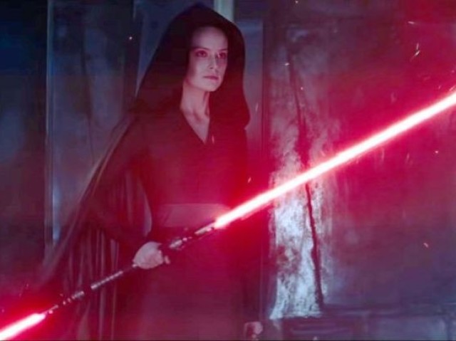 Sabre de Luz Duplo:Assim como os portadores desse sabre, você domina os estilos de luta mais avançados no que diz respeito ao uso de Sabres de Luz.Seja Jedi ou Sith,você o utiliza como uma arma letal e,ao mesmo tempo,defensiva contra seus oponentes.