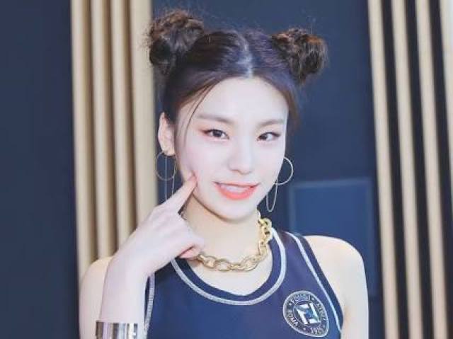 Hwang ye-ji (ITZY)