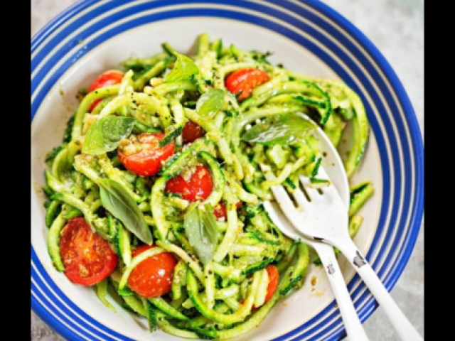 saladinha ne monamo to de dieta!