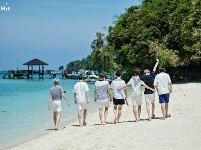 BTS RPG: Praia apaixonante?