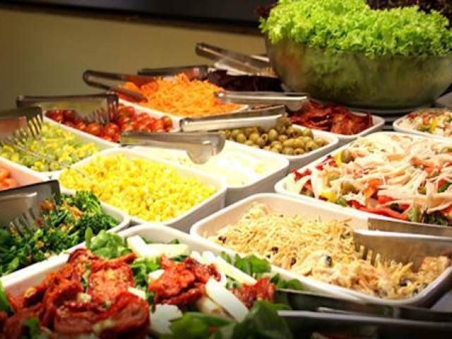 Em restaurantes - buffet