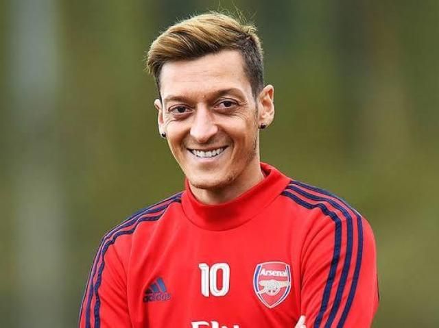 Özil
