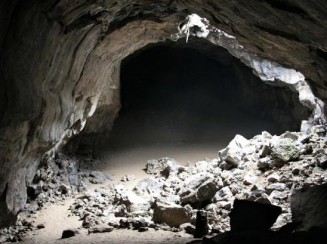 Em uma caverna