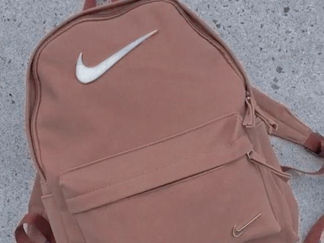 Nike. Pra mostrar que minhas coisas são de marca.