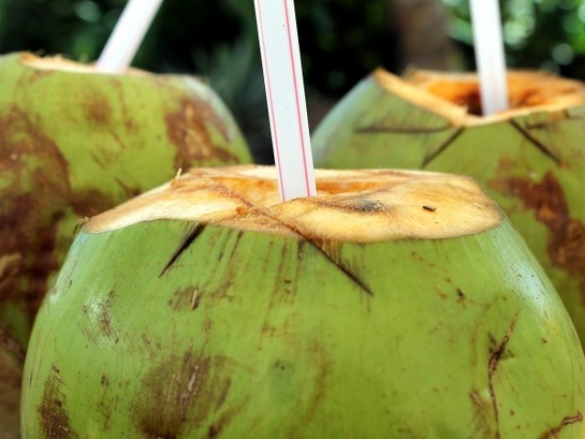 🥥 } Água de coco.