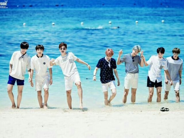 Monte o seu dia perfeito na praia e descubra qual menino do BTS iria com você!