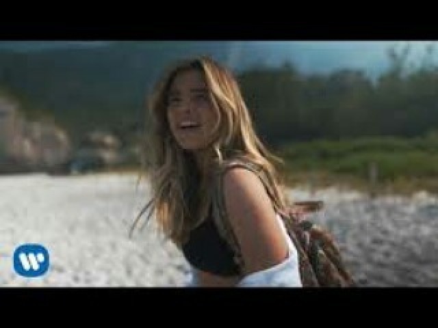 Menina Solta
(Giulia Be)