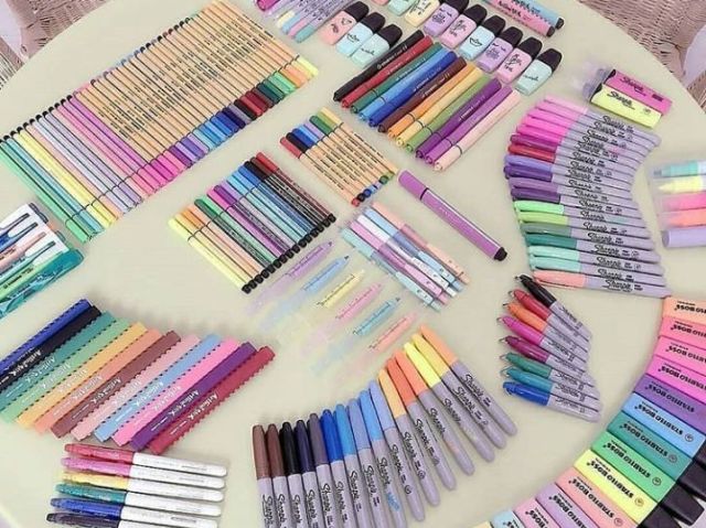 Material com bastante marca texto