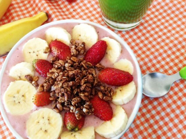 frutas com iogurte..。.:*✧
