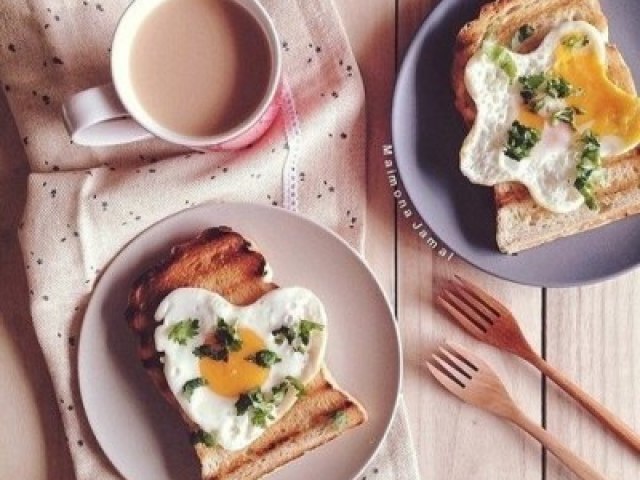 PÃO COM OVO FRITO E CAFÉ, GOSTO DE COISAS SIMPLES.