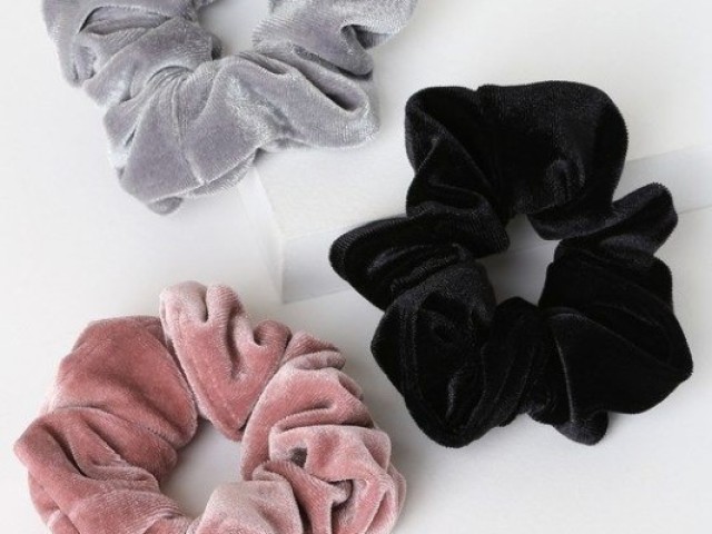 Scrunchie óbvio 🖤