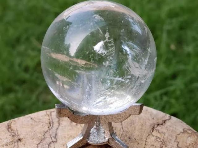 Bola de cristal da Zang Olans , Parecido com um voodoo