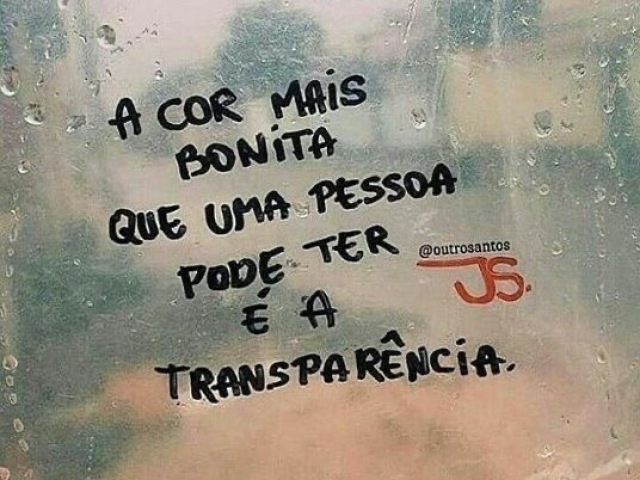 A cor mais bonita que uma pessoa pode ter é a transparência.