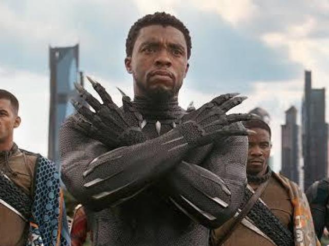 Com a saudação de wakanda