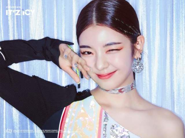 Choi Jisu (최지수).
Nome de Palco: Lia (리아).