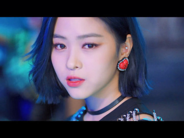 Shin Ryujin (신류진).
Nome de Palco: Ryujin (류진).