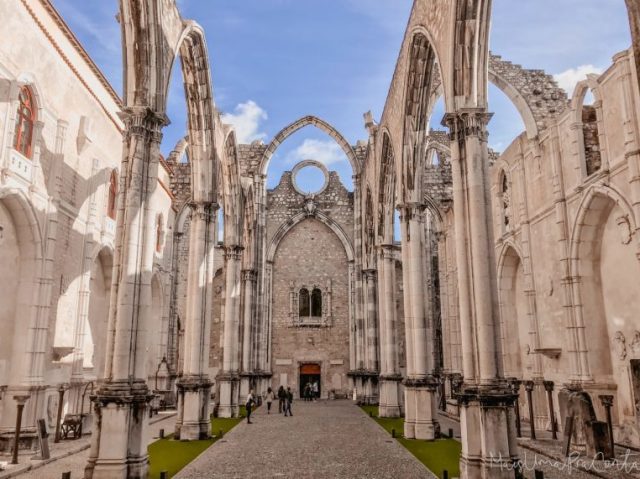 Vais às ruínas do Convento do Carmo