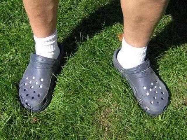 Crocs com meia