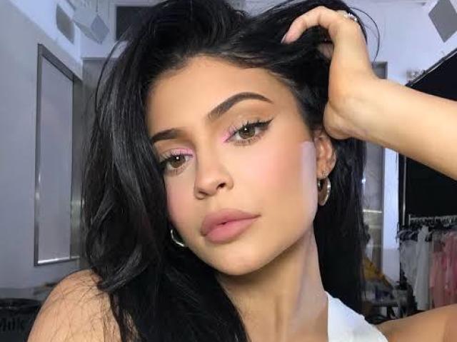 Kylie: não faz nada e é a mulher mais rica do mundo. Vidinha de dondoca e uma bunda enorme.