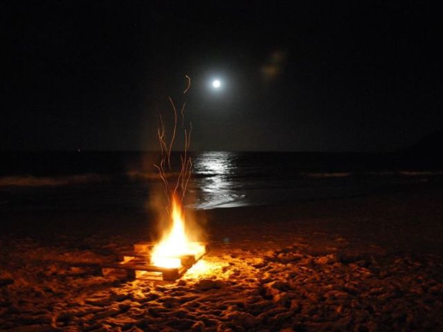 Praia à noite