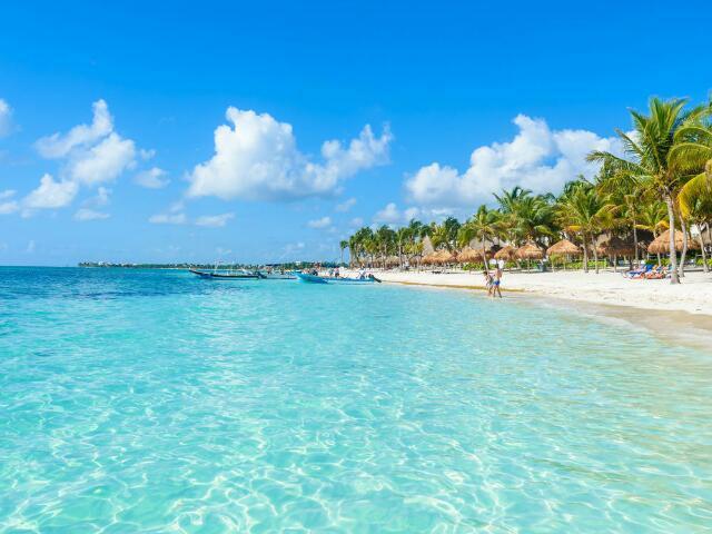 Ou na praia de Cancún no México