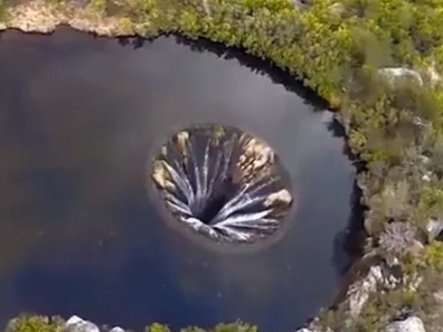 Ilha deserta no cu do mundo