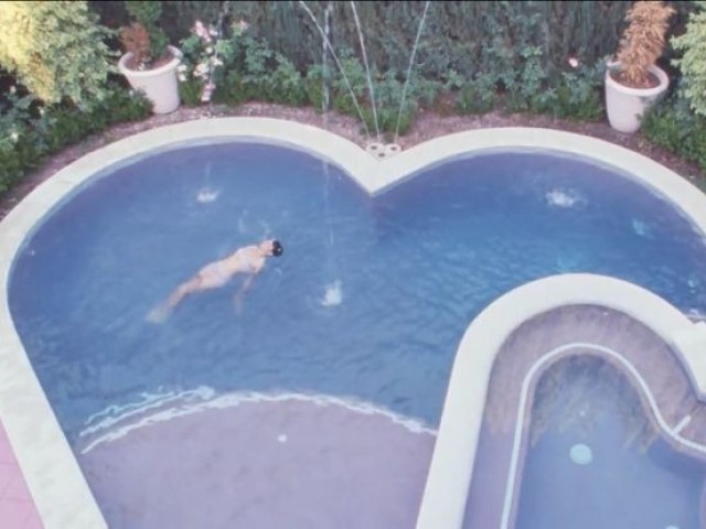 Qualquer uma que tenha essa piscina maravilhosaaaa!