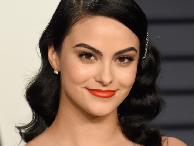 Camila Mendes