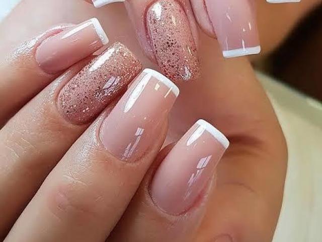 Simples com glitter.