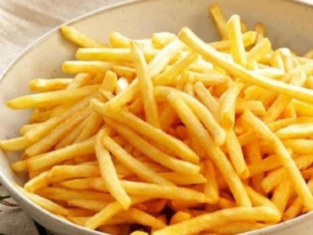 Batata frita bem sequinha e com bastante sal