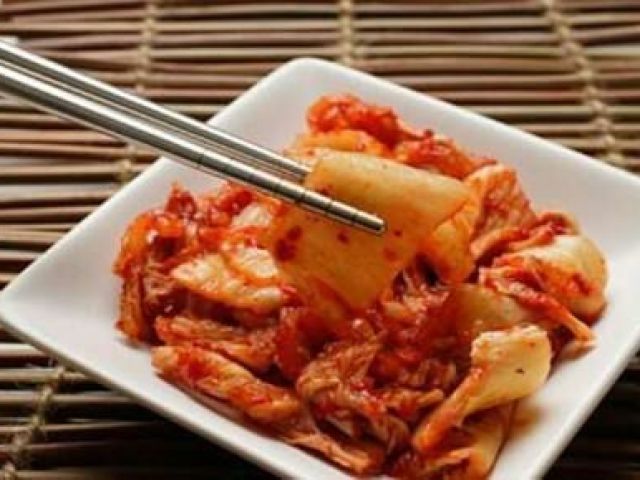 Kimchi são condimentos típicos da culinária da Coreia, com base em hortaliças