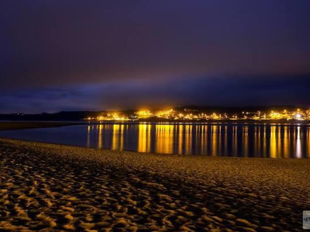 Caminhar na Praia de Noite