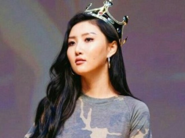 Hwasa (Mamamoo)