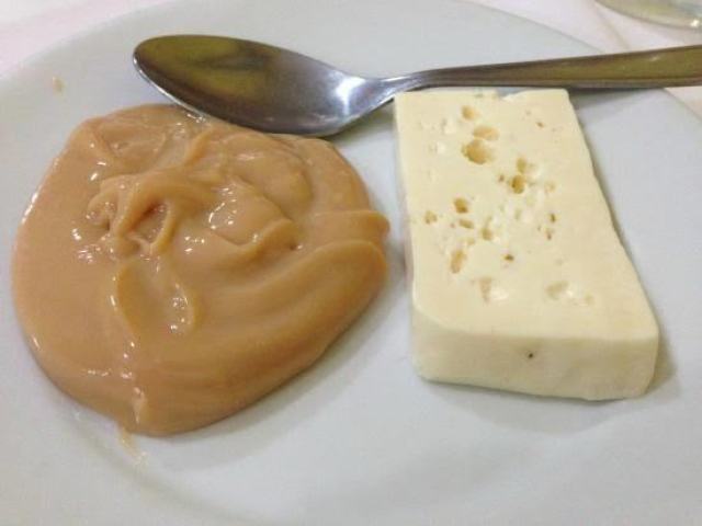 Doce de leite com queijo