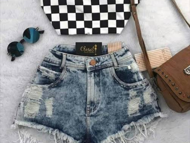 Um top xadrez e um shorts simples e maravilindos!